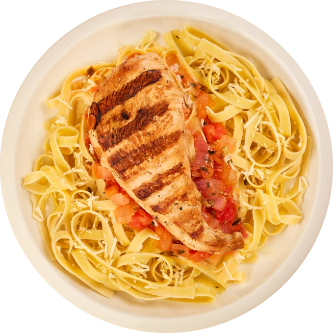 Fetuccini con pollo a la plancha y sofrito criollo