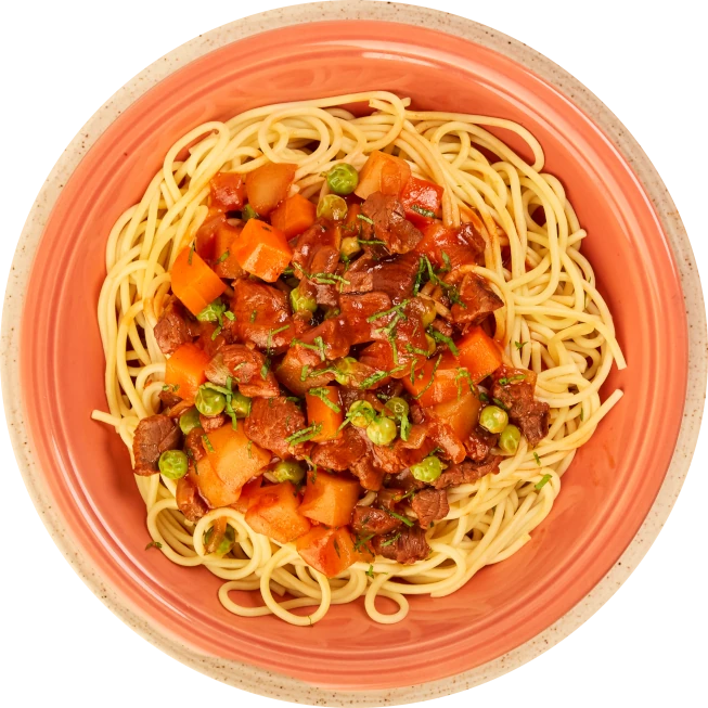 Guiso de carne picada con pasta larga